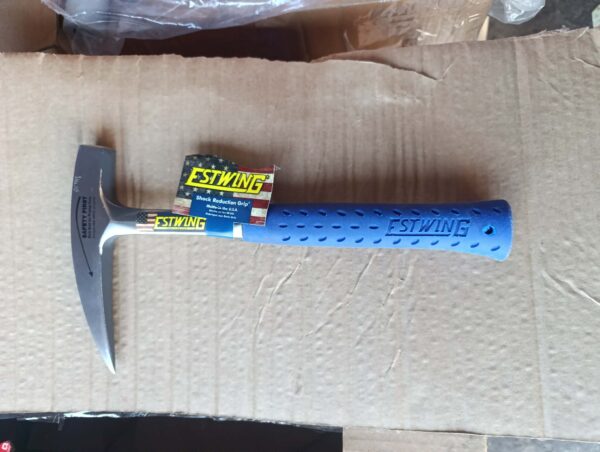 ESTWING Młotek murarski - 680.4 g Narzędzie murarskie z konstrukcją stali kutej i uchwytem redukującym wstrząsy